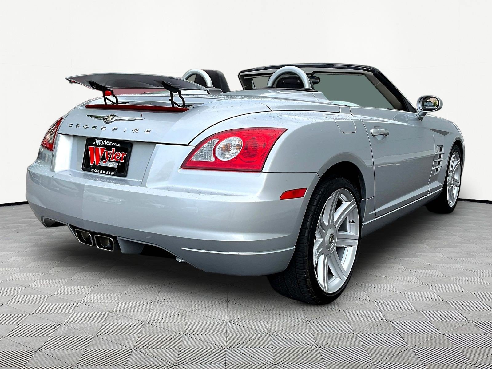 Used 2007 Chrysler Crossfire Limited RWD image 6