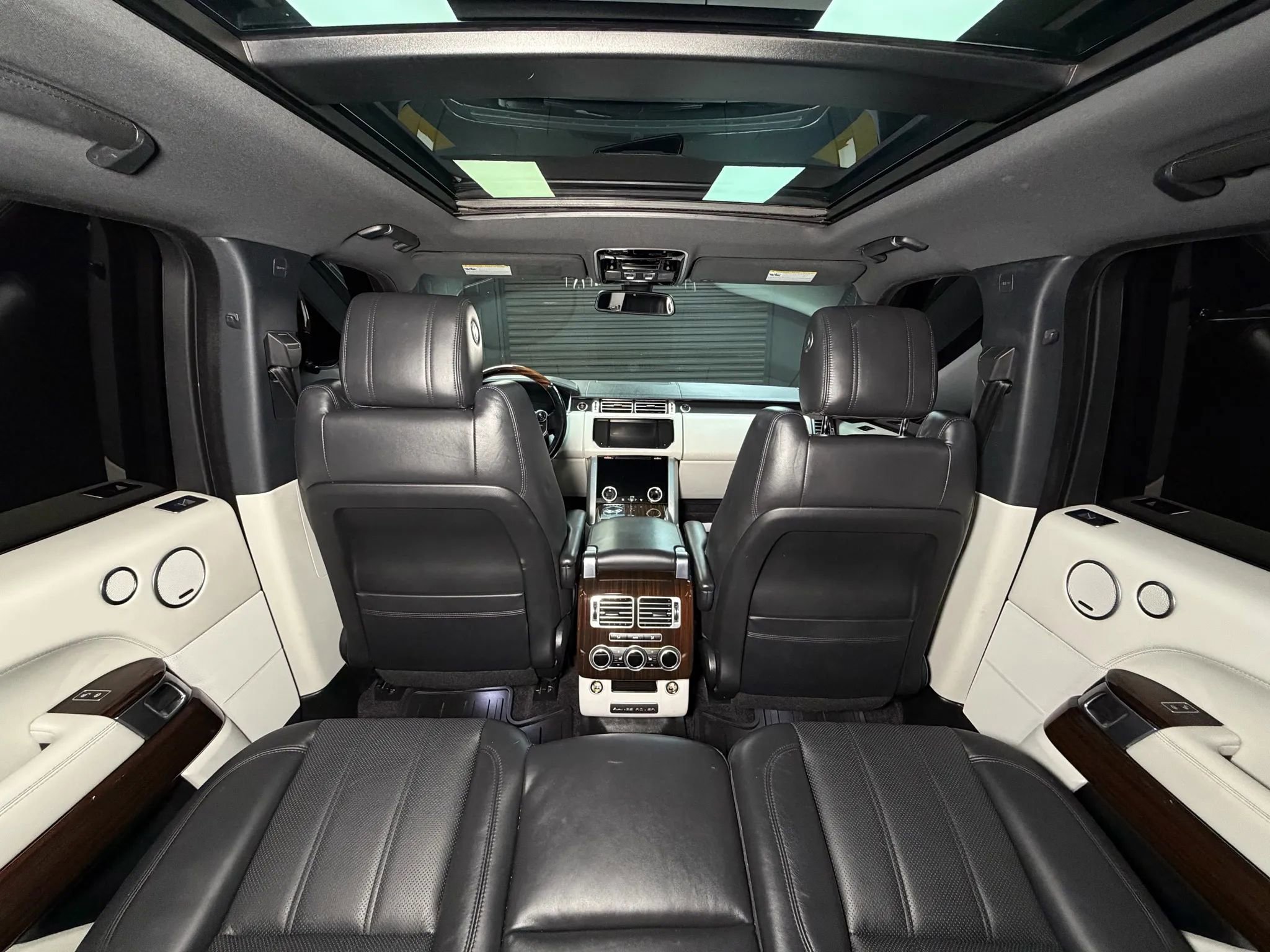 Used 2014 Land Rover Range Rover Supercharged image 17