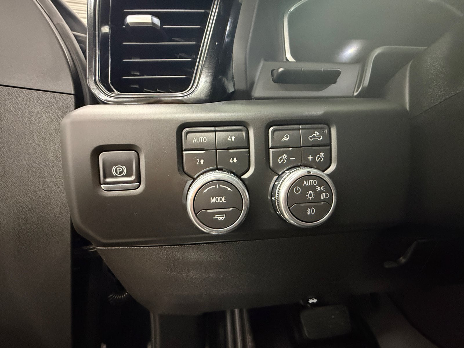 Used 2026 GMC Sierra 2500 AT4 w/ AT4 Premium Plus Package AWD/4WD image 26