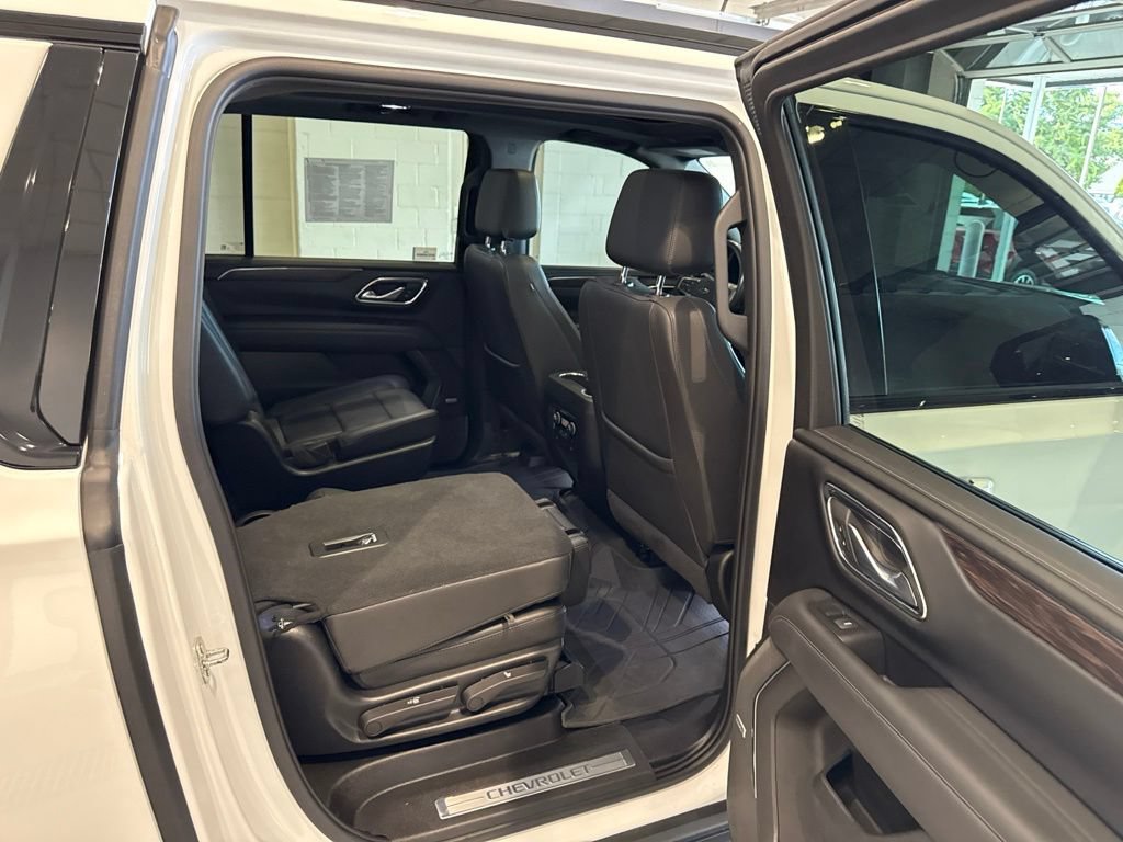 Used 2023 Chevrolet Suburban Z71 w/ Luxury Package AWD/4WD image 17