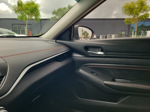 Certified 2022 Nissan Altima 2.5 SR w/ Midnight Edition Package FWD image 29