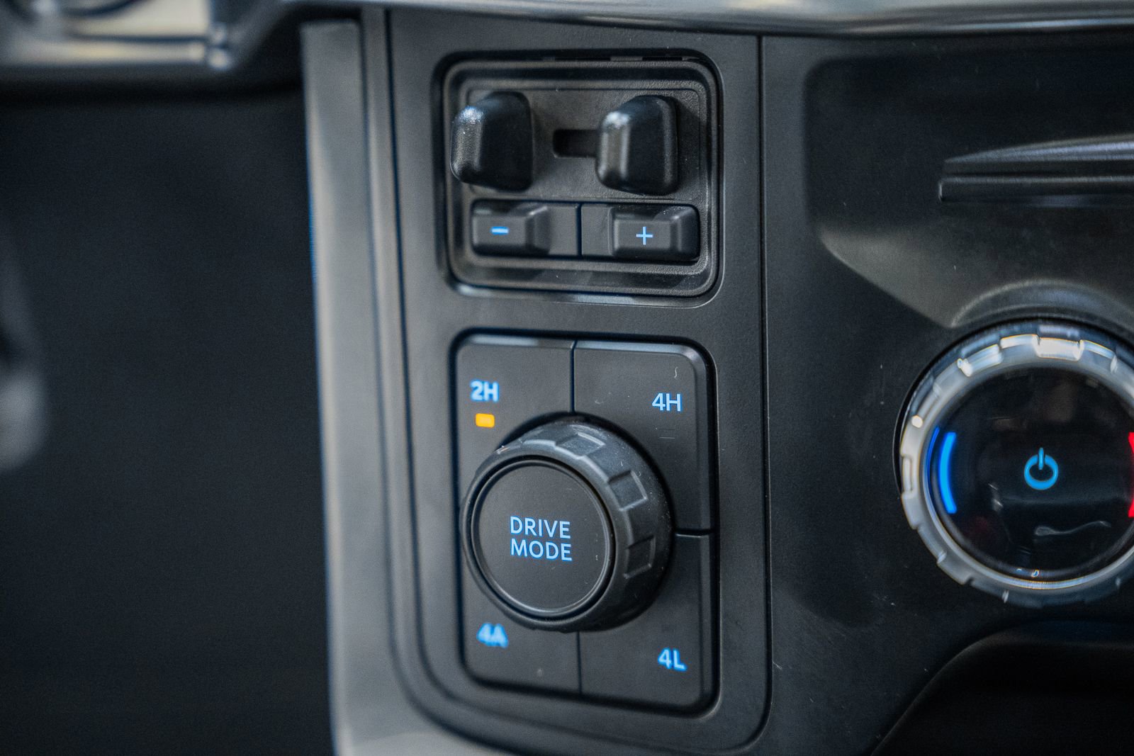 Certified 2023 Ford F150 Lariat w/ Equipment Group 502A High image 34