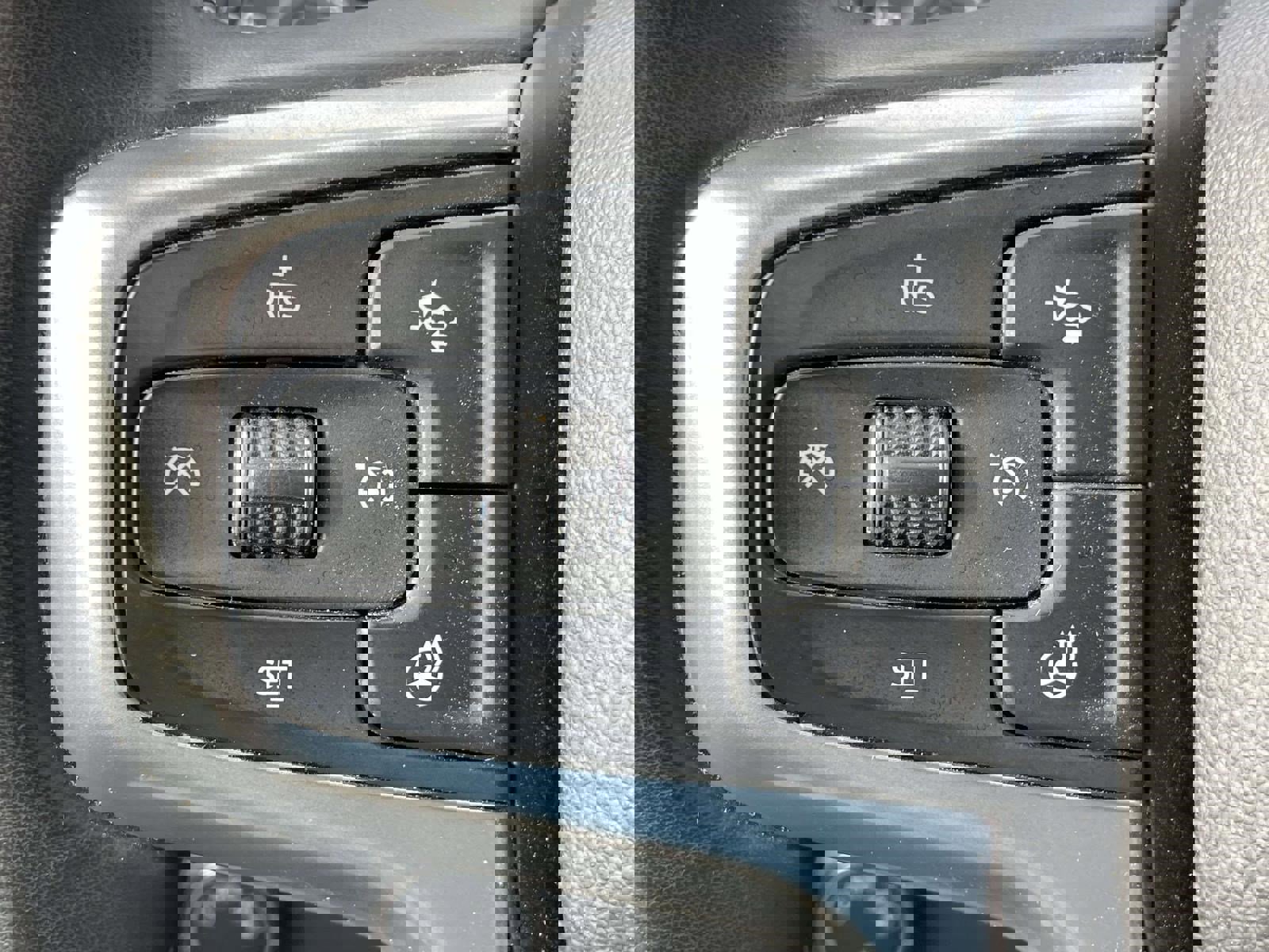 Used 2025 Chevrolet Silverado 1500 LT image 27