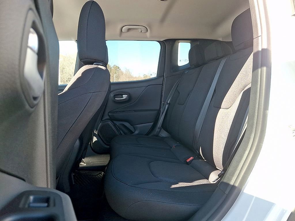 Used 2023 Jeep Renegade Latitude AWD/4WD image 10