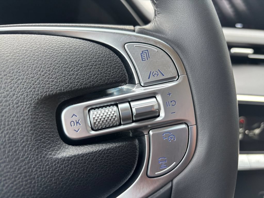 Used 2025 Genesis GV70 2.5T AWD/4WD image 19