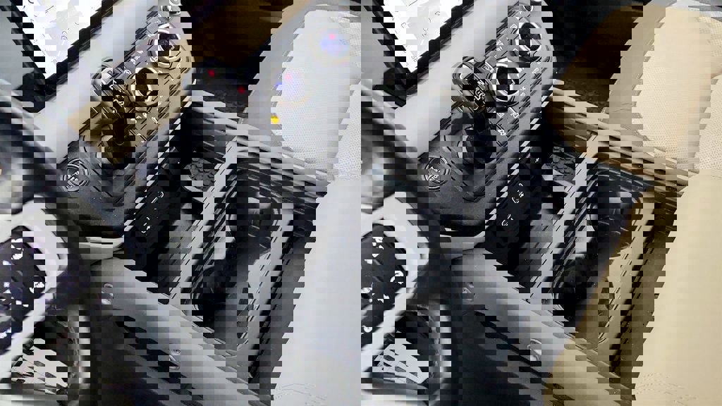 Used 2023 Land Rover Defender 110 X-Dynamic SE image 17