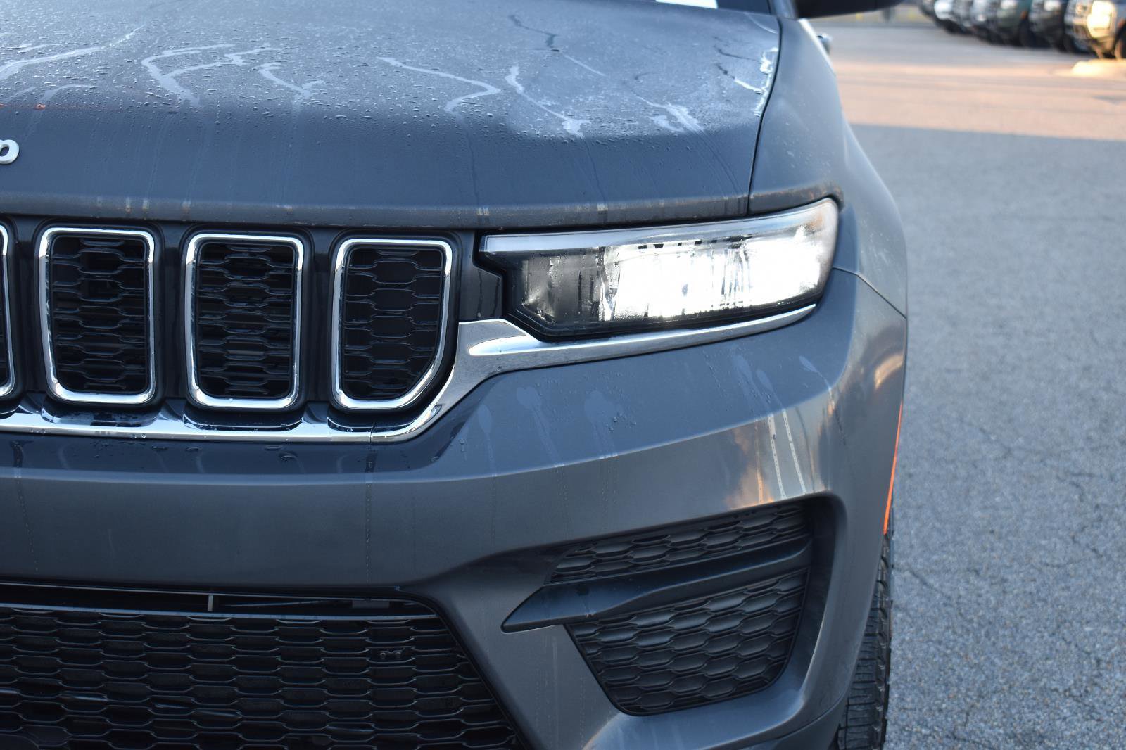 Used 2024 Jeep Grand Cherokee Laredo w/ Trailer Tow Package image 17