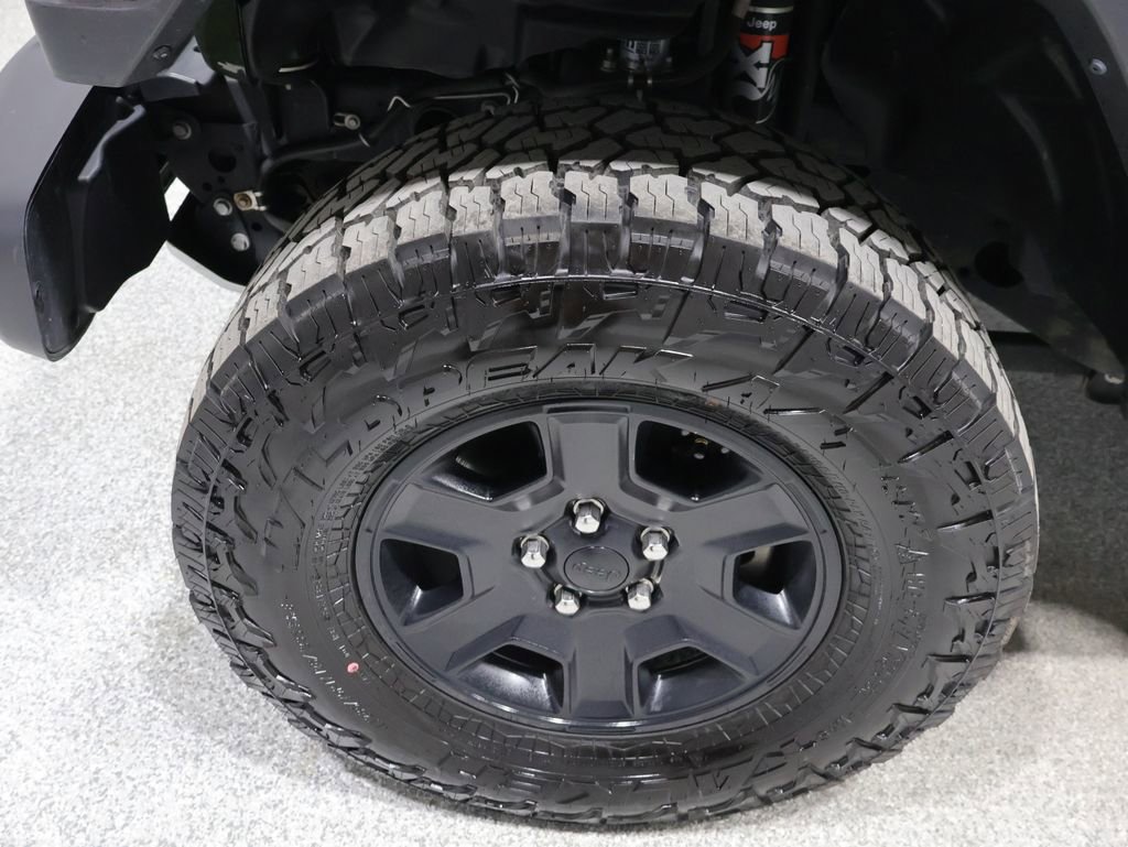 Used 2023 Jeep Gladiator Mojave w/ Cold Weather Group AWD/4WD image 10