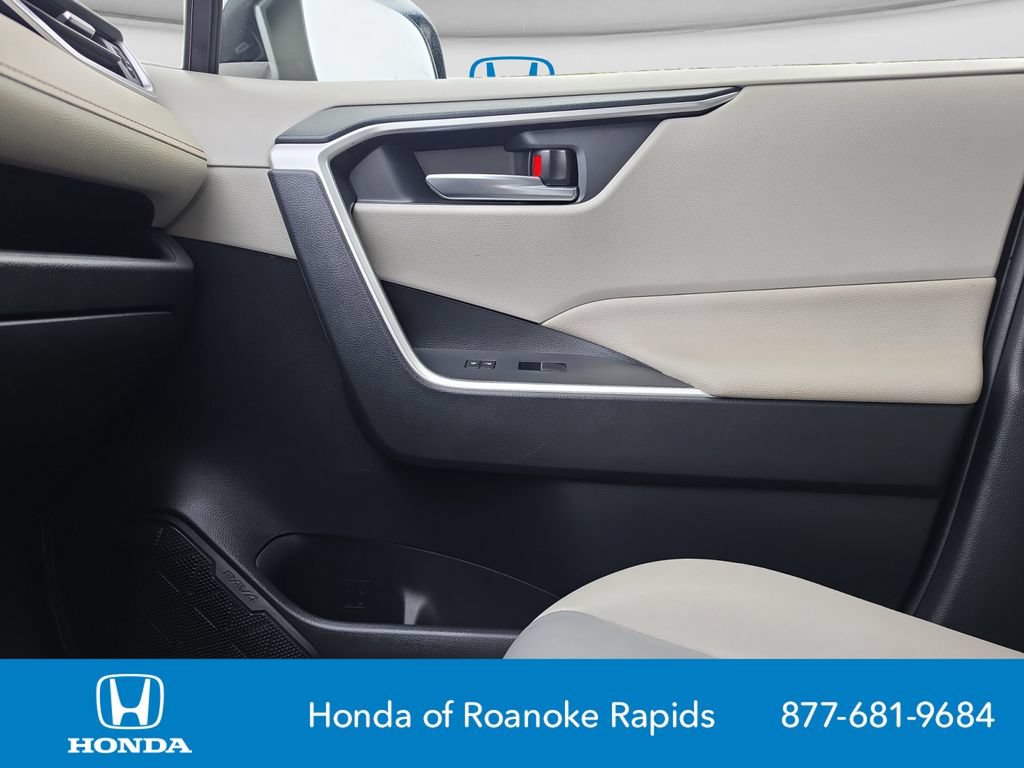 Used 2019 Toyota RAV4 XLE Premium FWD image 26
