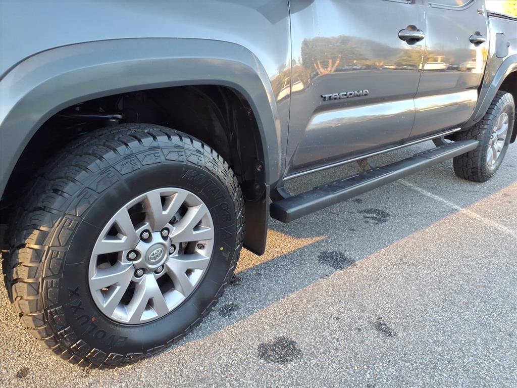 Used 2017 Toyota Tacoma SR5 w/ Tow Package AWD/4WD image 9