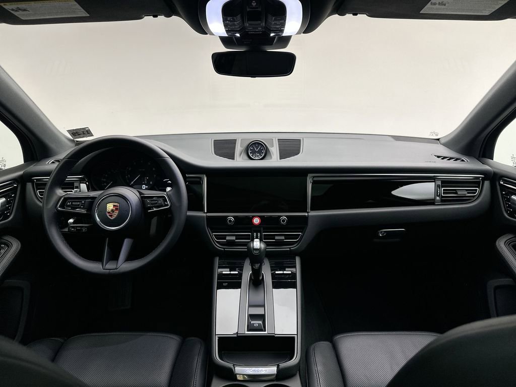 Used 2024 Porsche Macan image 8