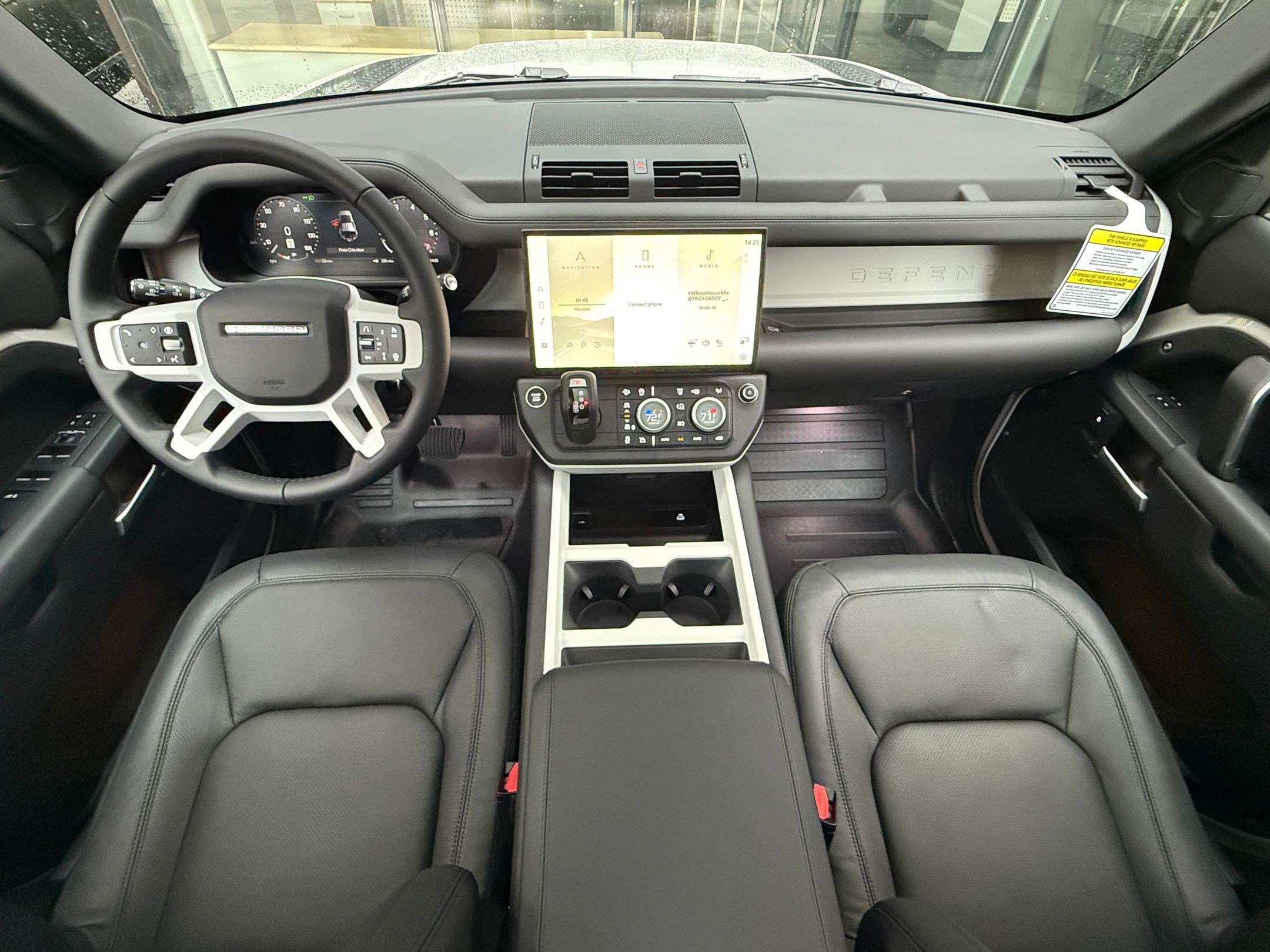 Used 2026 Land Rover Defender 110 X-Dynamic SE AWD/4WD image 16