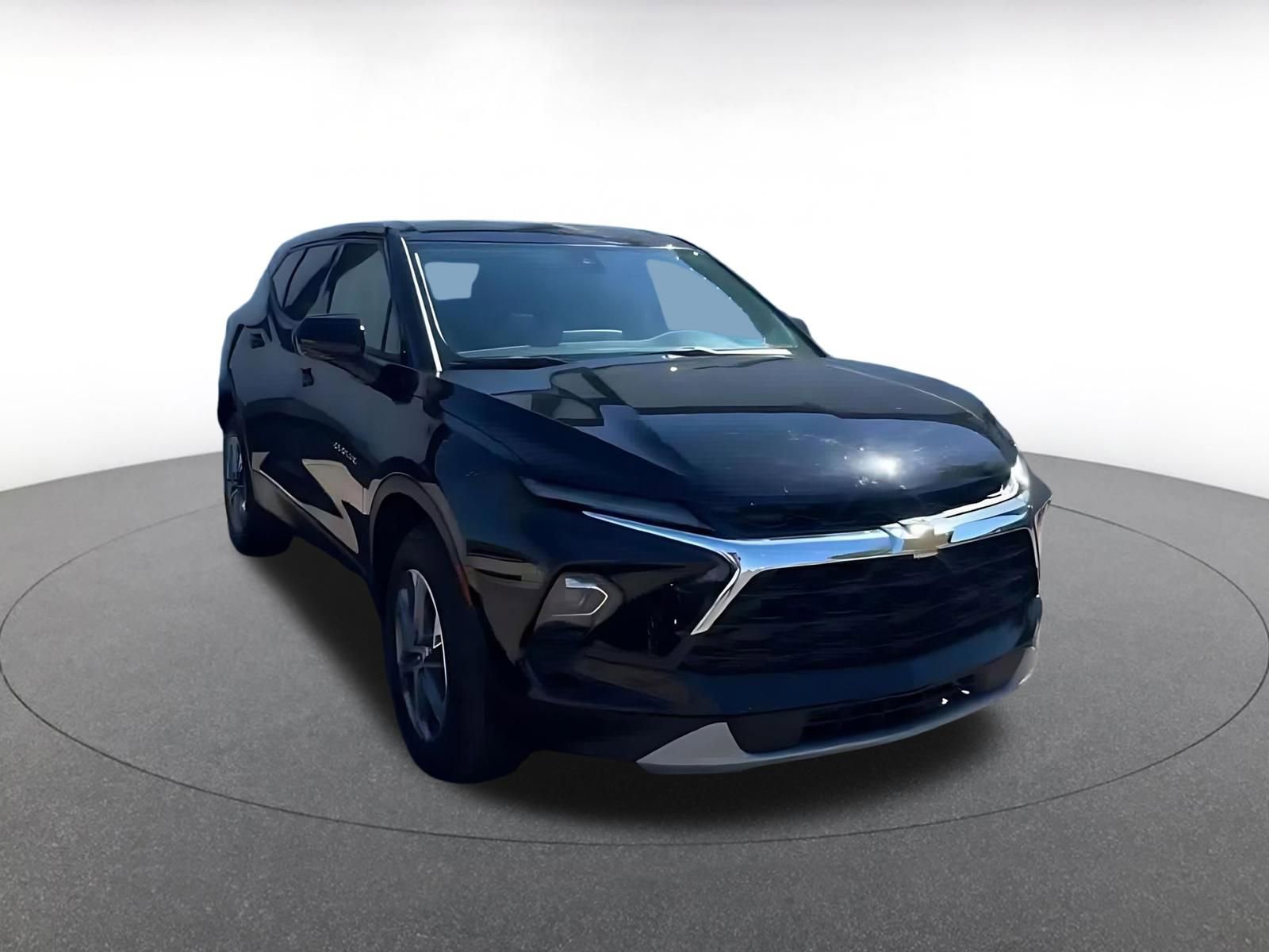 Used 2025 Chevrolet Blazer LT image 3