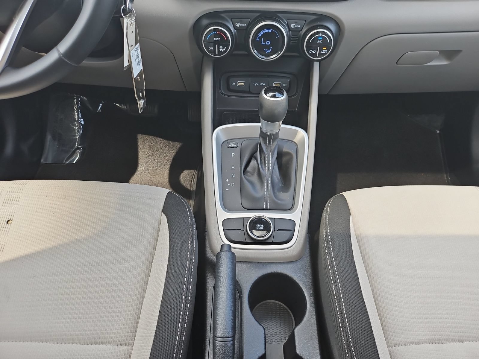 Used 2022 Hyundai Venue SEL FWD image 25