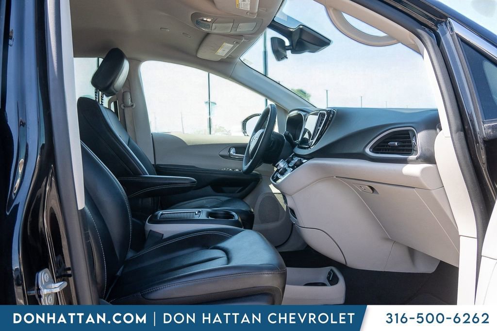Used 2024 Chrysler Pacifica Touring-L image 20