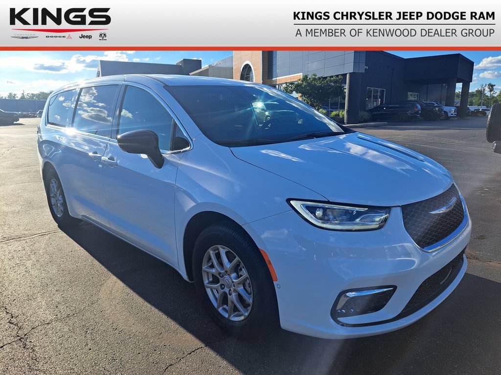 New 2026 Chrysler Pacifica Select