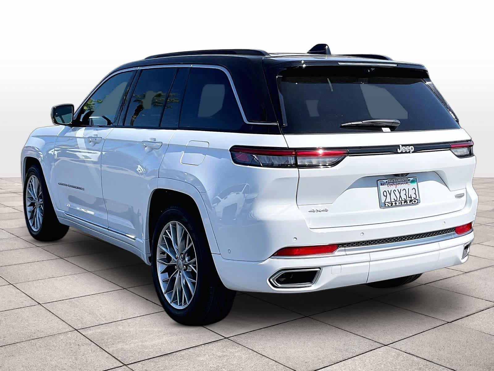 Used 2025 Jeep Grand Cherokee Summit w/ Adv Protech Group IV AWD/4WD image 14