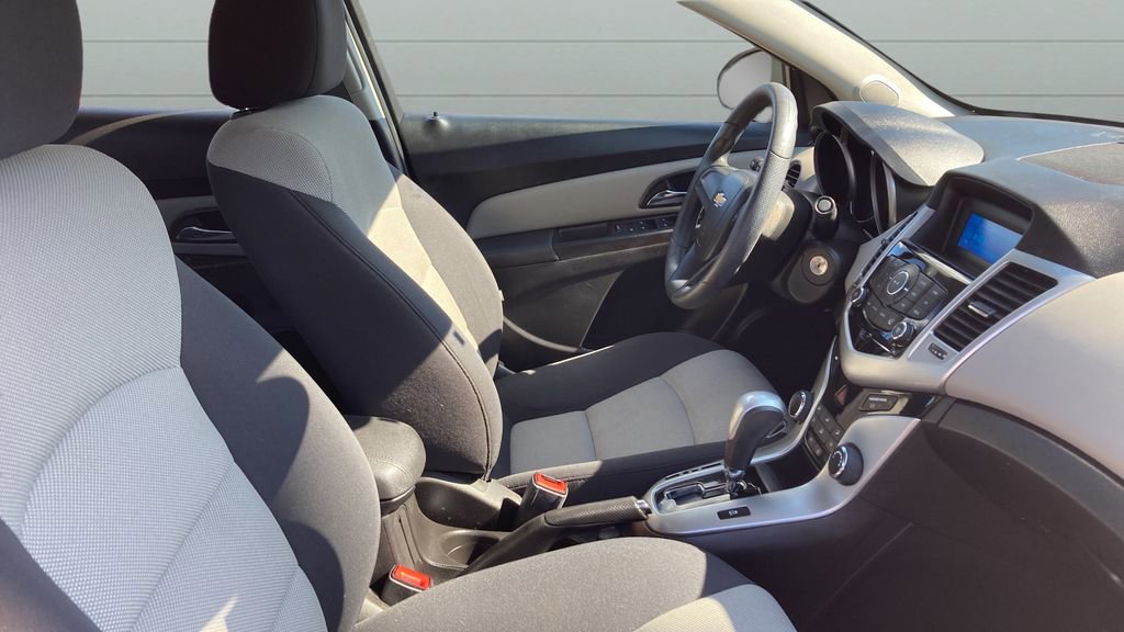 Used 2016 Chevrolet Cruze LS image 17