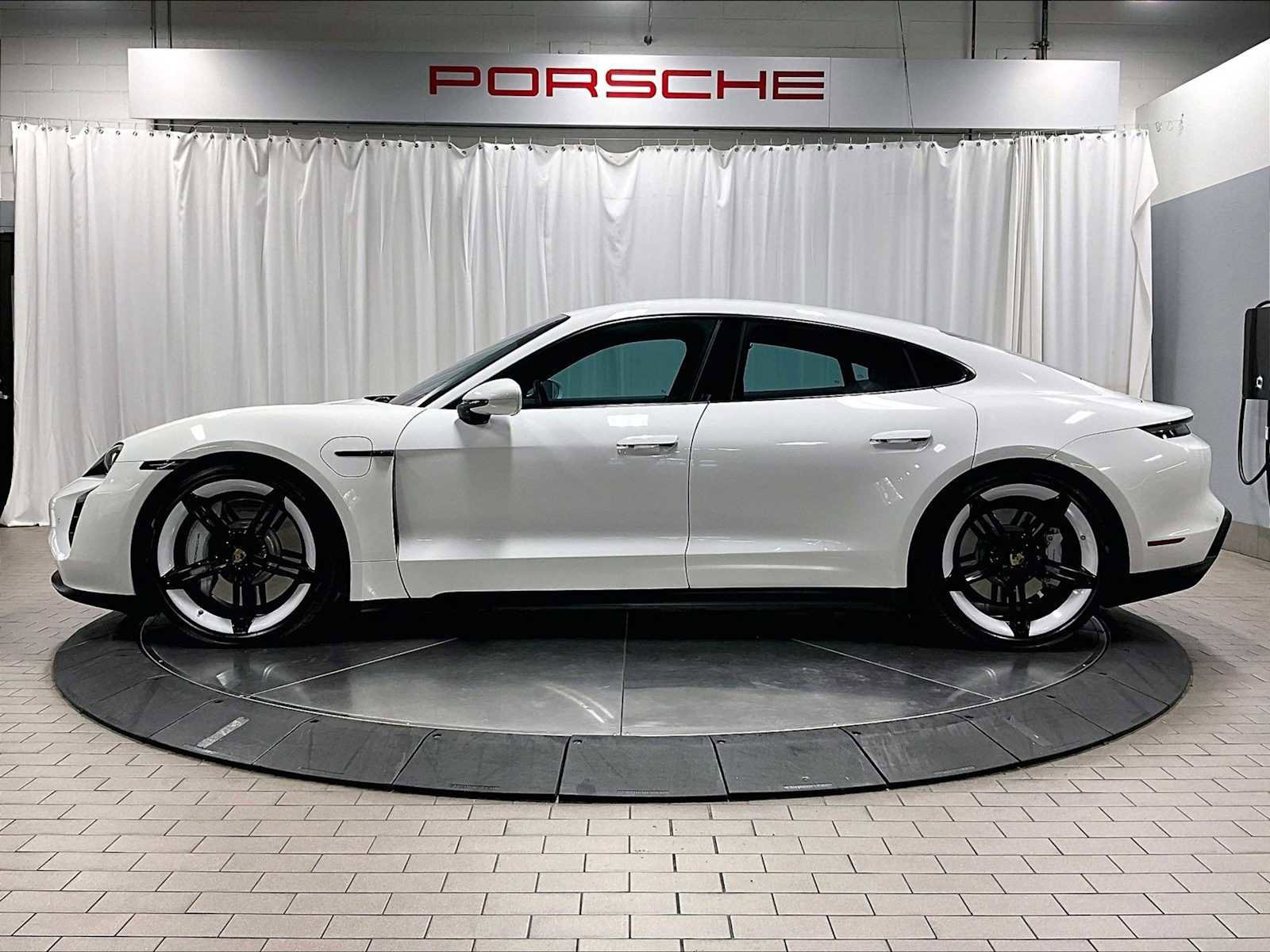 Used 2022 Porsche Taycan image 2