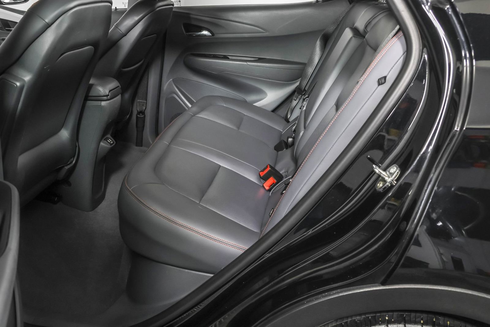 Used 2019 Chevrolet Bolt Premier w/ Infotainment Package image 34