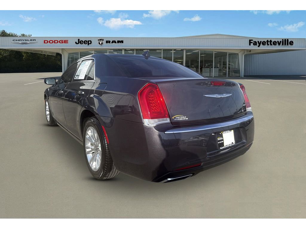 Used 2018 Chrysler 300 Touring L image 5