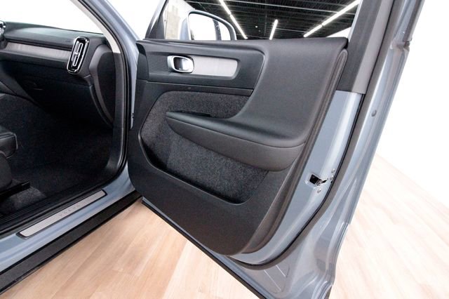 Certified 2023 Volvo XC40 B5 Plus w/ Protection Package Premier image 21