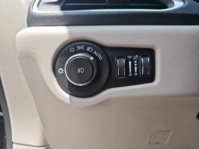 Used 2023 Chrysler Pacifica Limited w/ Uconnect Theater Family Group AWD/4WD image 34