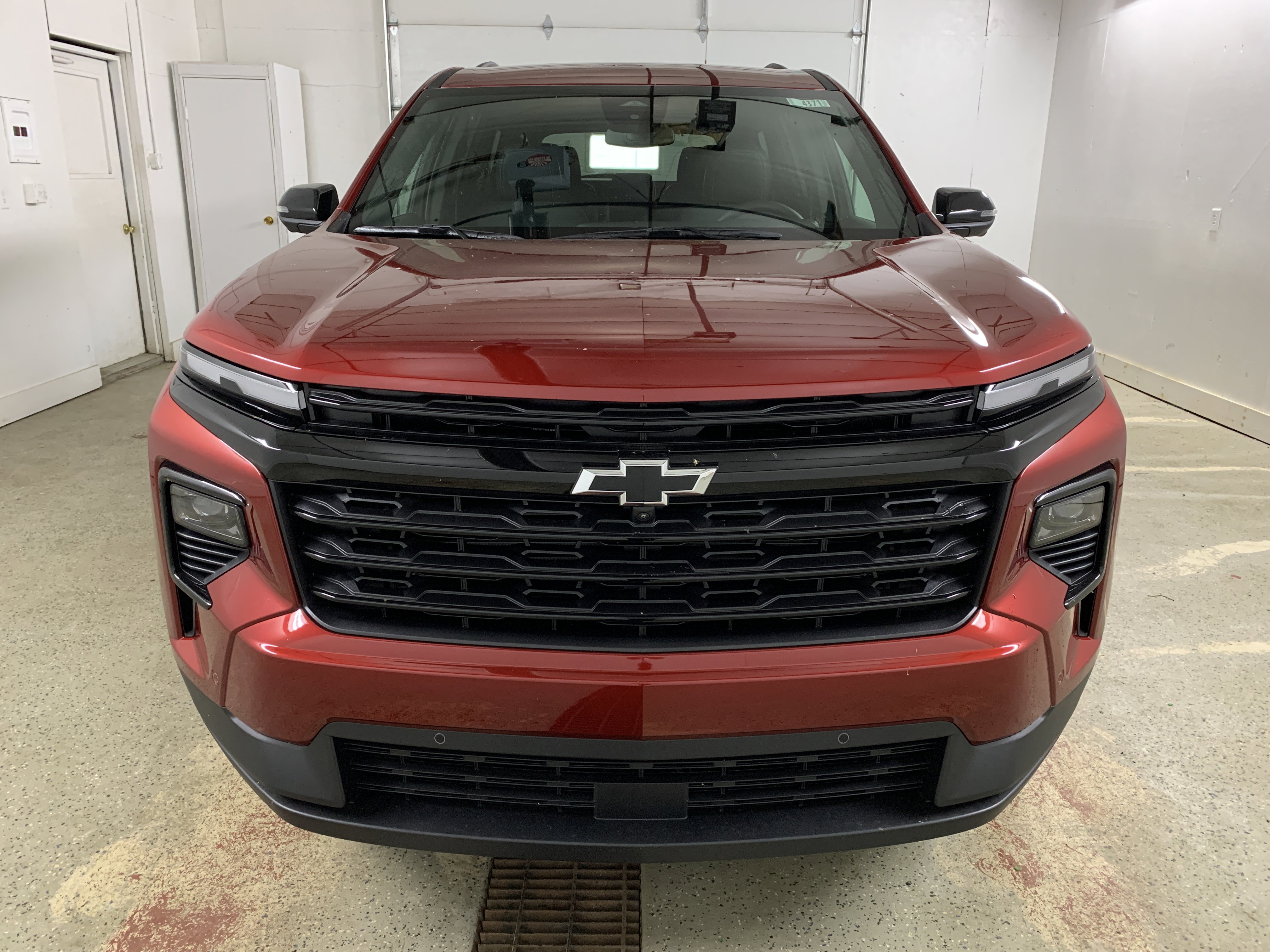 New 2025 Chevrolet Traverse LT w/ Enhanced Driving Package image 2