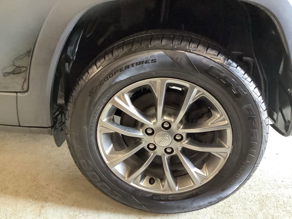 Used 2019 Jeep Cherokee Latitude Plus image 13