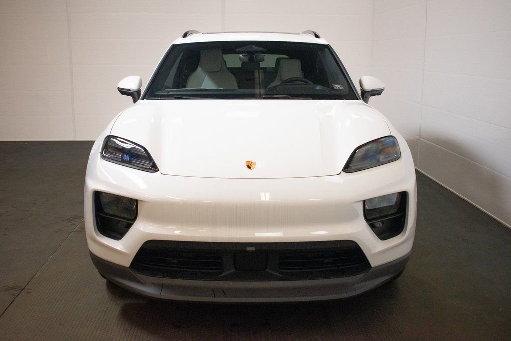 Used 2025 Porsche Macan 4S Electric image 9