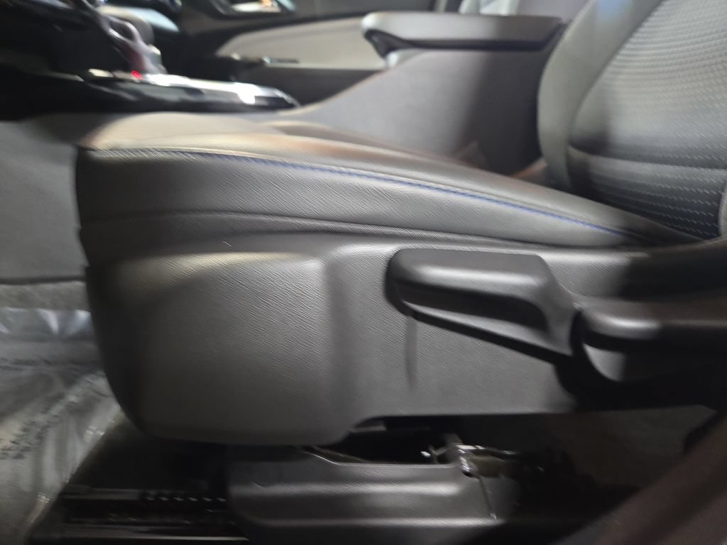 Used 2024 Chevrolet Trax LT w/ Driver Confidence Package FWD image 28