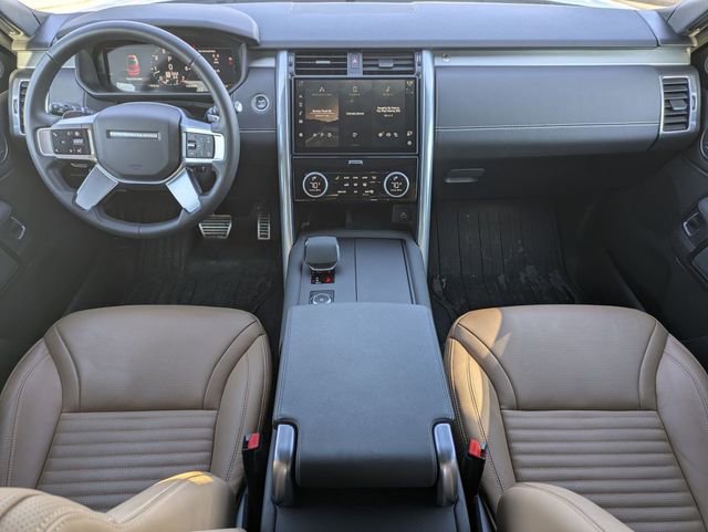 Used 2025 Land Rover Discovery Dynamic SE image 14