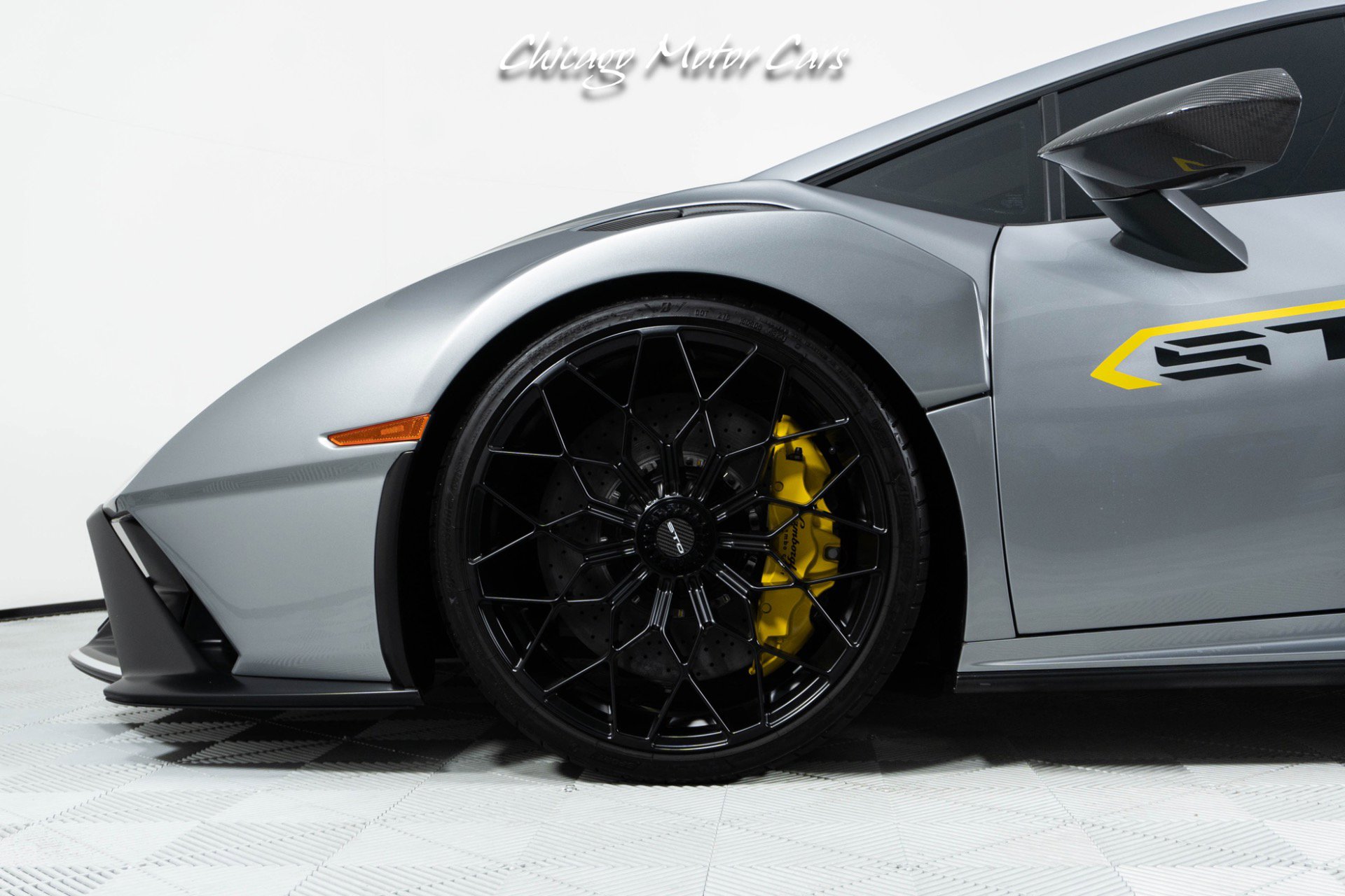 Used 2024 Lamborghini Huracan STO image 3