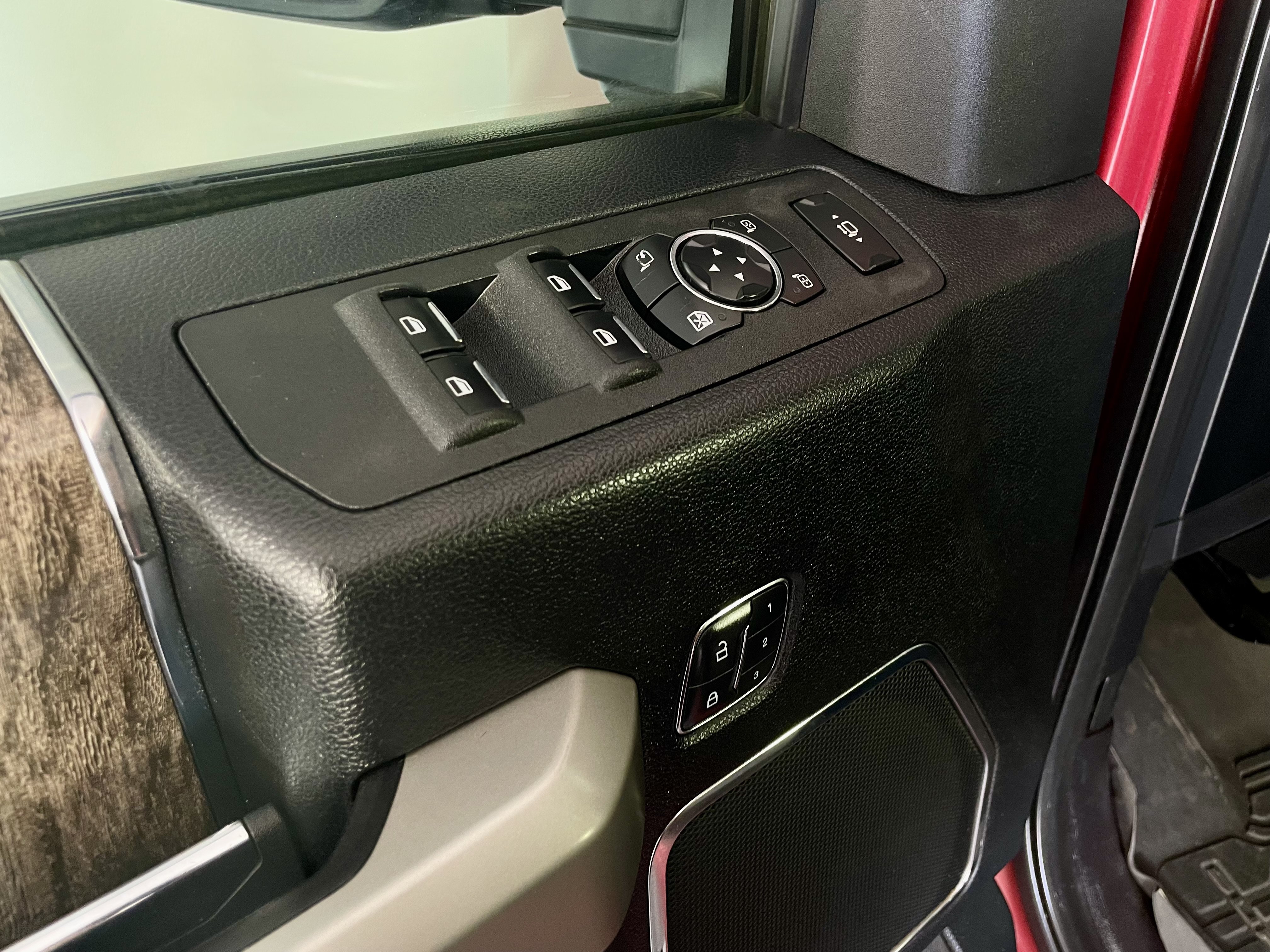 Used 2017 Ford F250 Lariat w/ Lariat Ultimate Package AWD/4WD image 11