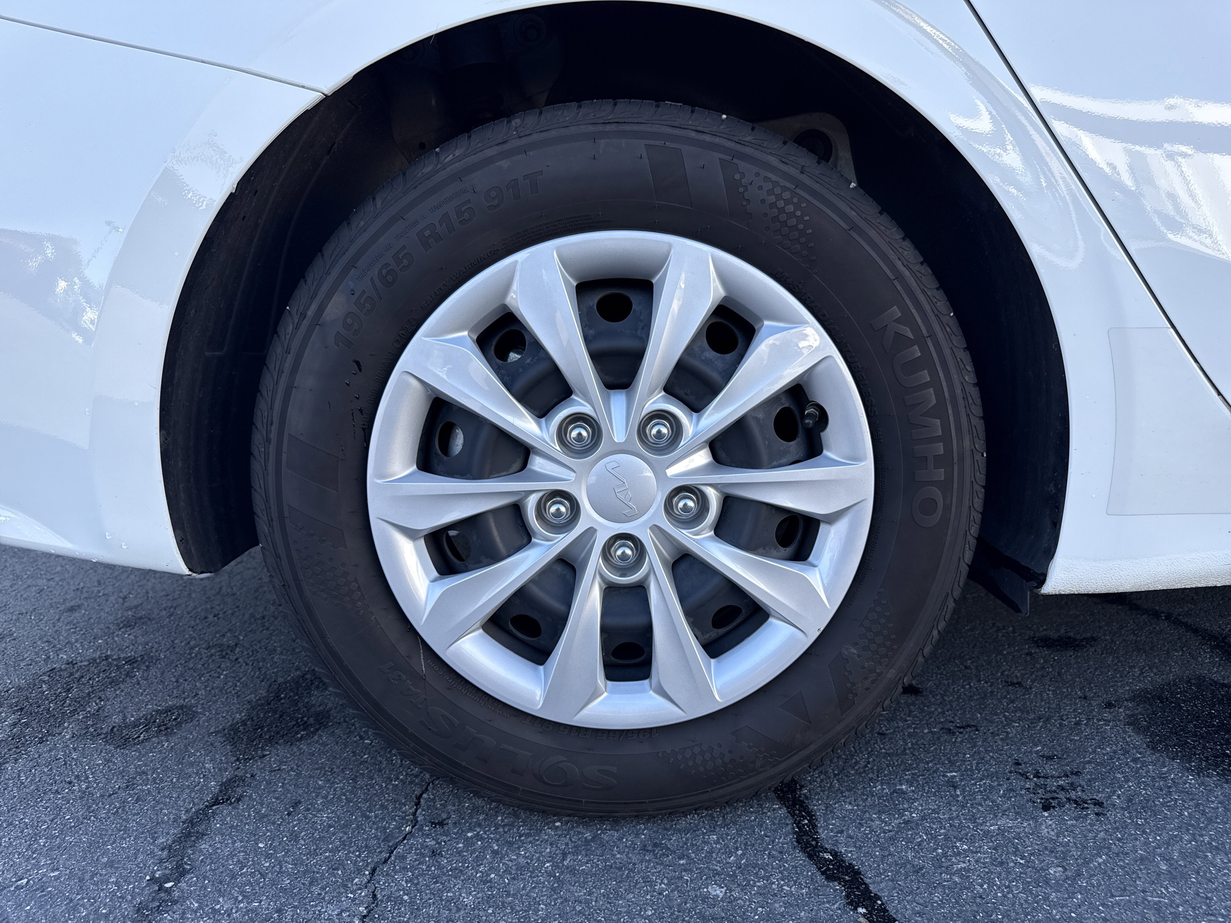 Used 2024 Kia Forte LX image 37