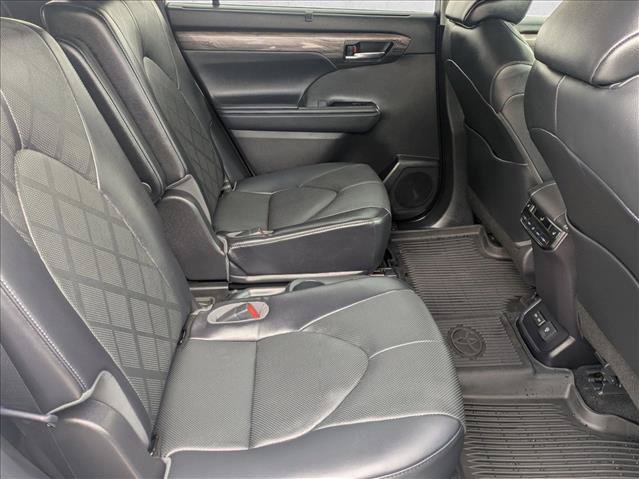 Used 2022 Toyota Highlander Platinum AWD/4WD image 27