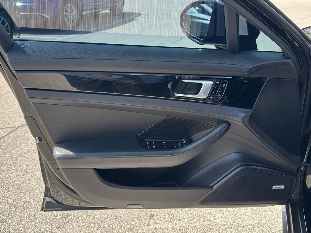 Used 2019 Porsche Panamera image 17