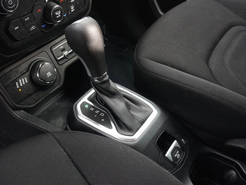 Used 2018 Jeep Renegade Latitude image 39