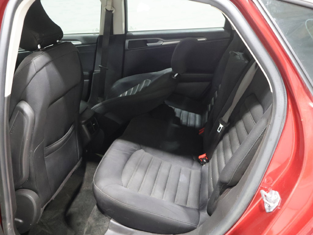 Used 2015 Ford Fusion SE FWD image 8