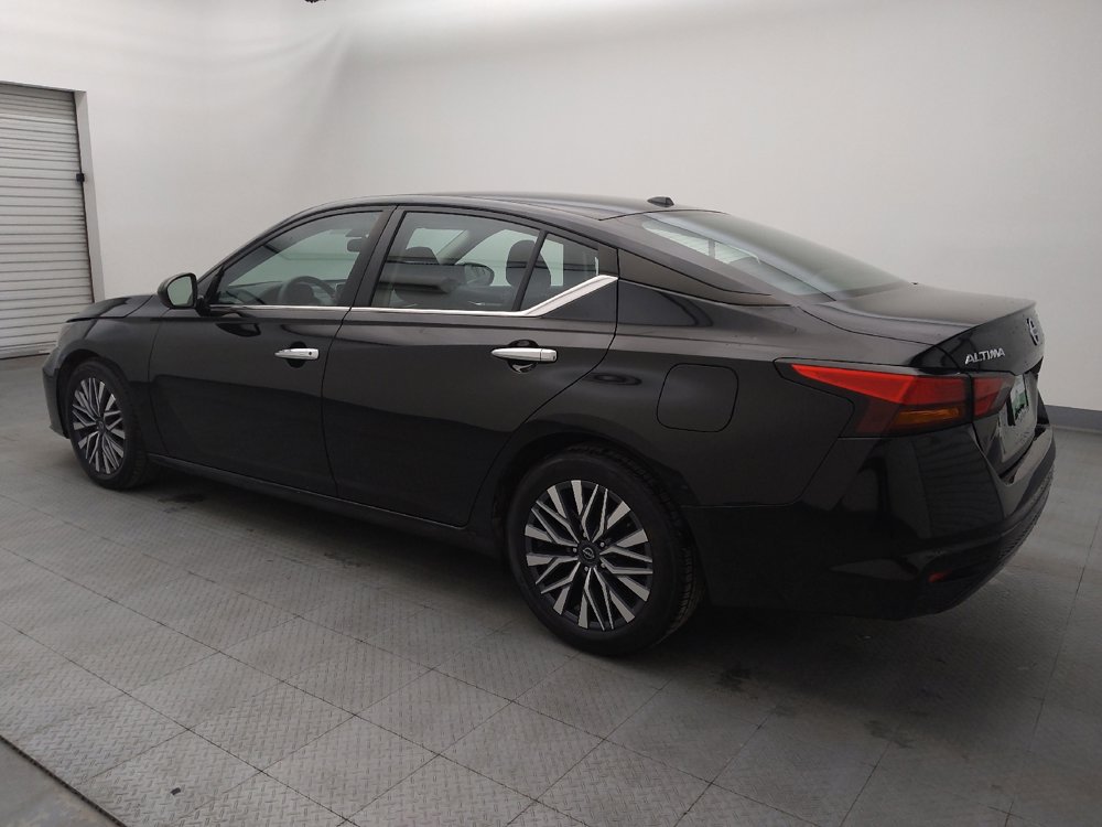 Used 2023 Nissan Altima 2.5 SV image 3
