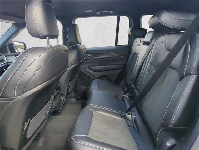 New 2025 Jeep Grand Cherokee Altitude image 13