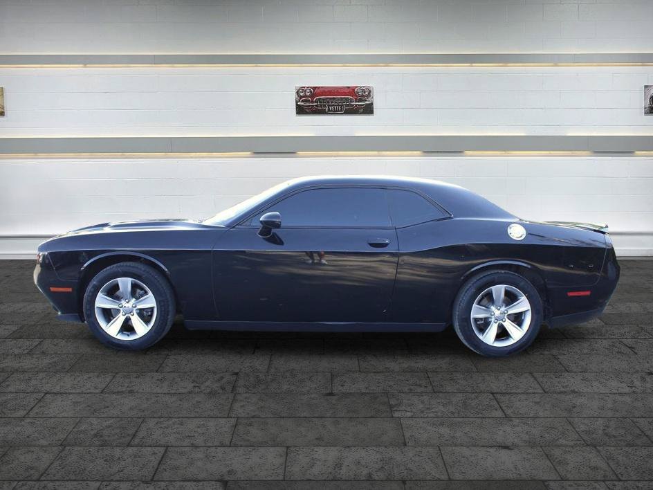 Used 2018 Dodge Challenger SXT RWD image 4