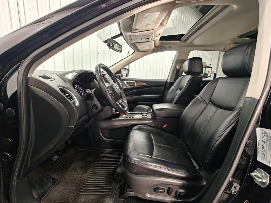 Used 2019 Nissan Pathfinder Platinum AWD/4WD image 30