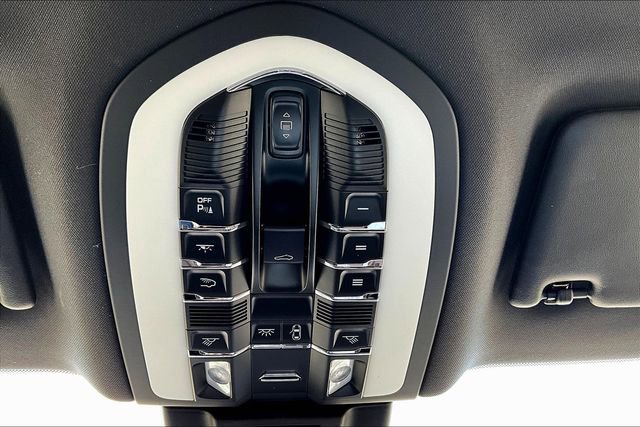 Used 2026 Porsche Macan image 16