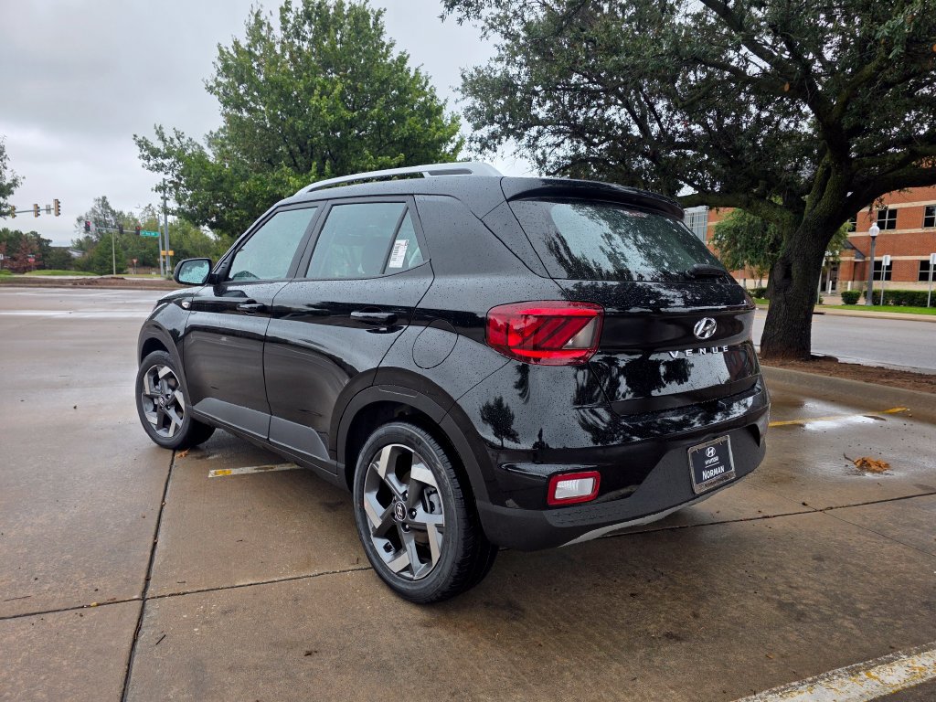New 2026 Hyundai Venue SEL FWD image 17