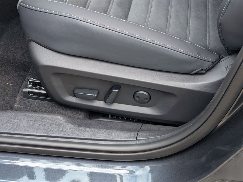 New 2025 Mitsubishi Outlander SE image 14