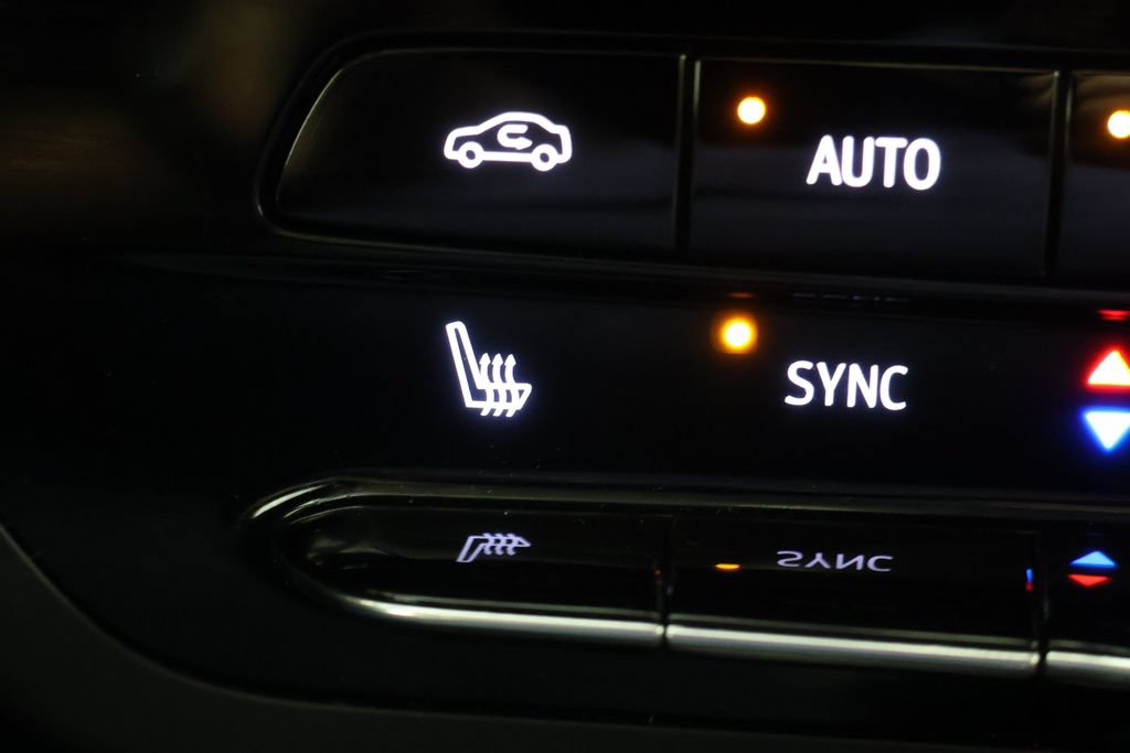 Used 2023 Buick Envision Essence AWD/4WD image 16