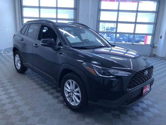 Used 2025 Toyota Corolla Cross LE image 29