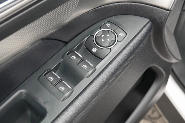 Used 2018 Ford Explorer XLT image 12