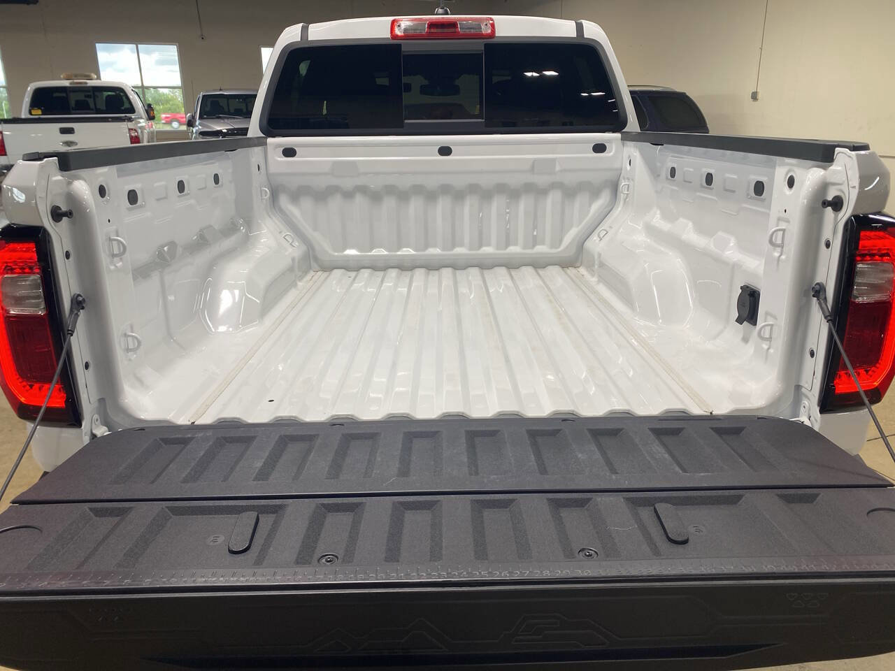 Used 2023 GMC Canyon Elevation image 11
